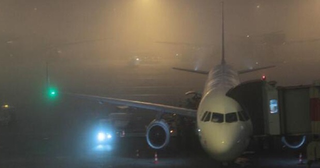 İstanbul&#039;da hava trafiğine sis engeli