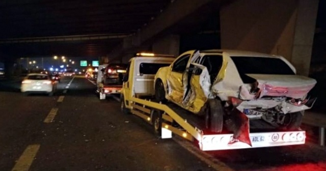 İzmir&#039;de zincirleme trafik kazası: 1 ölü, 6 yaralı