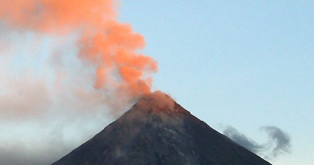 Japonya&#039;da Sakurajima Yanardağı patladı