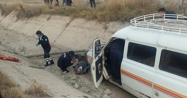 Kayseri’de minibüs kanala düştü: 3 yaralı