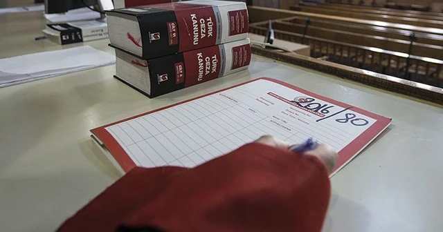 KHK ile ihraç edilen eski hakimden ByLock çıktı