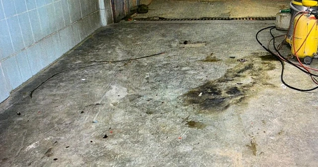 Kızdığı eşinin iş yerine molotofkokteyli attı