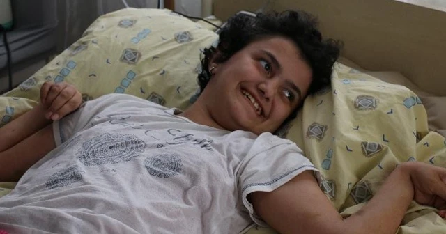 Kök hücre tedavisi bekleyen 13 yaşındaki Medine'den üzen haber