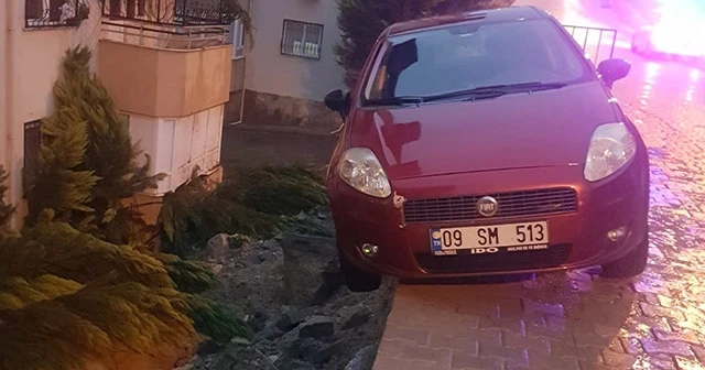 Kuşadası'nda istinat duvarı çöktü
