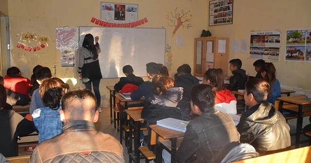 Mardin ve Şırnak&#039;ta terör mağduru öğrencilerin telafi eğitimi başladı