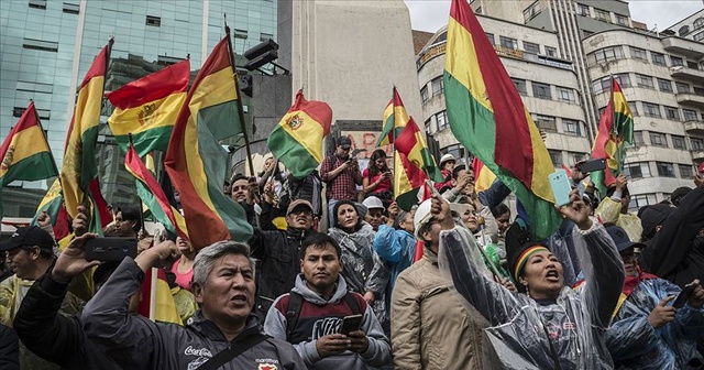 Morales&#039;in istifasının ardından Bolivya&#039;da sokaklar karıştı