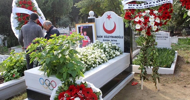 Naim Süleymanoğlu vefatının 2. yılında mezarı başında anıldı
