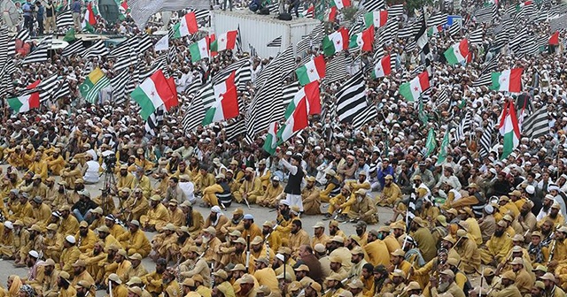 Pakistan&#039;da muhalefet hükümete istifa için verdiği süreyi uzattı