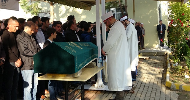 Pendik’teki silahlı saldırıda hayatını kaybeden 3 kişi toprağa verildi