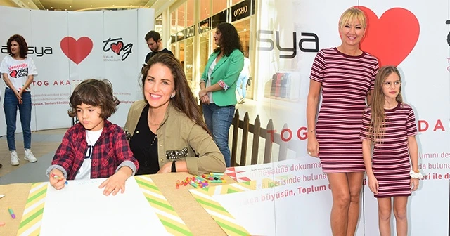 Pınar Altuğ, Aslı Tandoğan, Akasya Asıltürkmen ve Bora Gencer çocuklarla resim yaptı