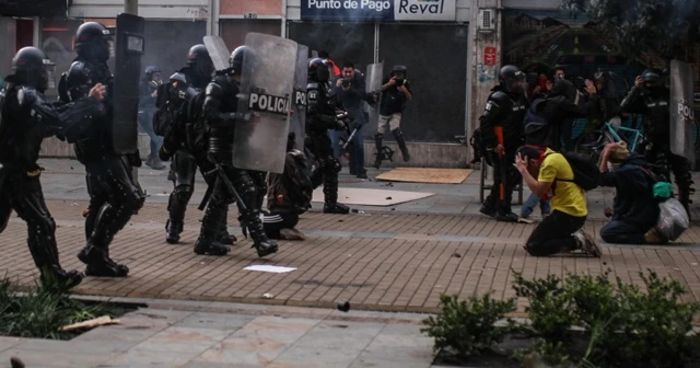 Protestoların şiddetlendiği ülkede karakola saldırı: 3  ölü