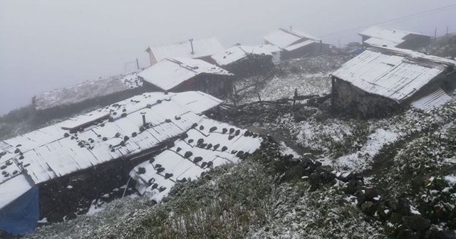 Rize&#039;de kar yağışı nedeniyle 23 kişi yaylalarda mahsur kaldı