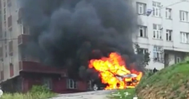 Sabotaj şüphesi! Park halindeki cip alev alev yandı