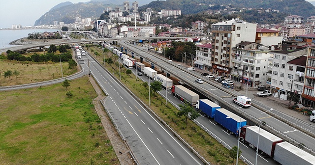 Sarp Sınır Kapısı&#039;nda TIR kuyruğu