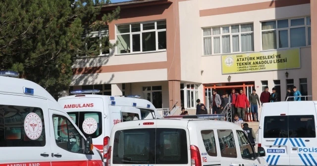 Sivas'ta 5 öğrenci zehirlenme şüphesiyle hastaneye kaldırıldı