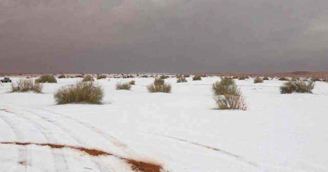 Suudi Arabistan&#039;da kar yağdı