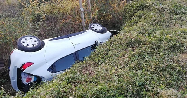 Tarlaya uçan otomobil devrildi