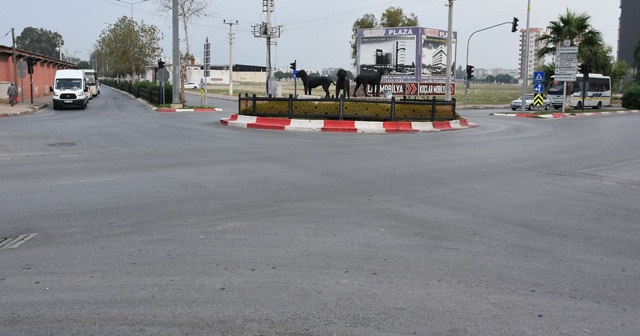 Tarsus&#039;ta trafik akışını olumsuz etkileyen kavşaklar kaldırılıyor