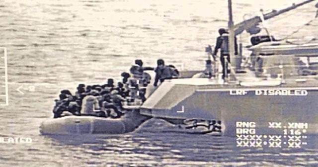 TCG Tuzla karakol gemisi 51 düzensiz göçmenin kurtarılmasını sağladı