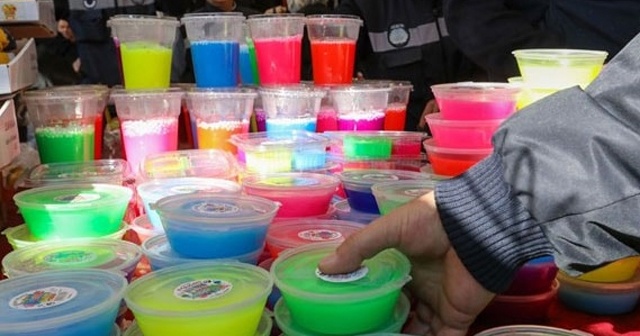 Tehlike saçan slime hamuru yine ortaya çıktı, zabıtalar tek tek topladı