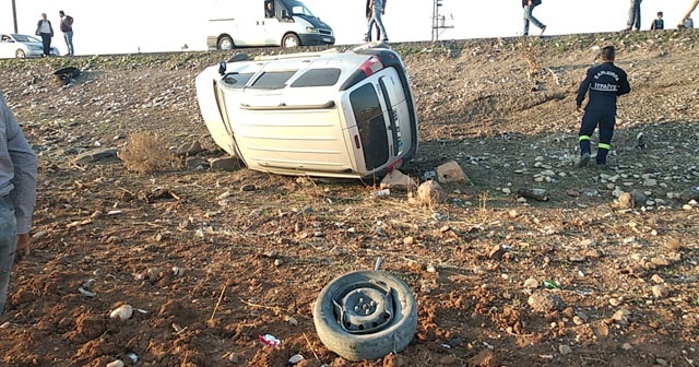 Tekeri kopan araç otomobille çarpıştı