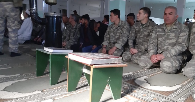 Tel Abyad&#039;da cuma namazı kılındı