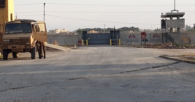 Tel Abyad&#039;ın Türkiye sınırındaki patlayıcılar imha ediliyor