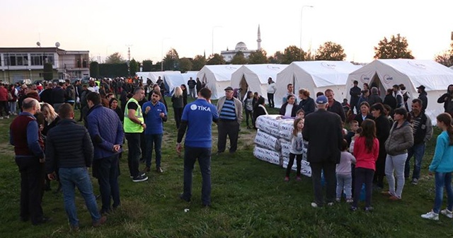 Türkiye, Arnavutluk’taki depremzedelere yardım ulaştıran ilk ülke oldu