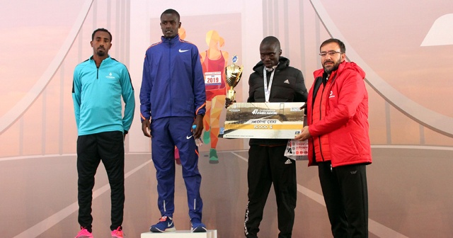 Vodafone İstanbul Maratonu&#039;nda kazananlar ödüllerini aldı