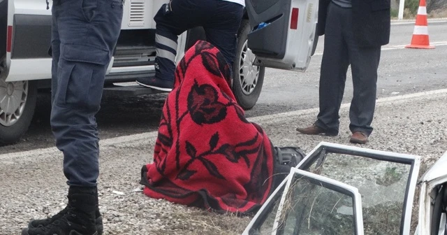 Yaralı üşümesin diye battaniye ile sardılar