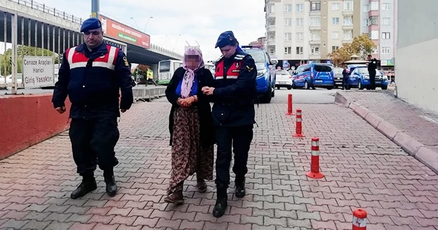 Yaşlı çift, 22 kilo esrarla yakalandı