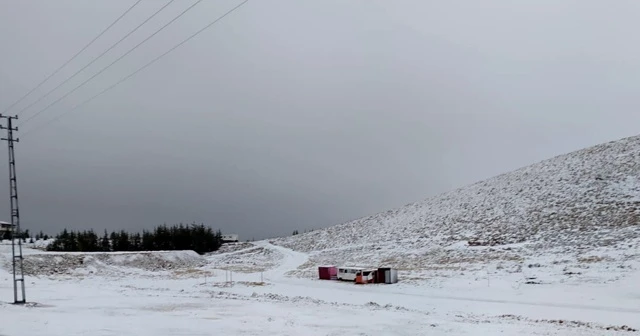 Yedikuyular Kayak Merkezi’ne mevsimin ilk karı yağdı