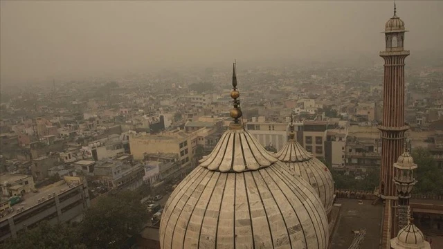Yeni Delhi'de hava kalitesi acil durum seviyesinde