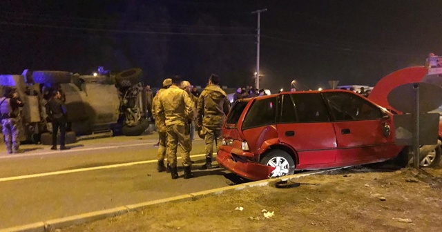 Zırhlı polis aracı otomobille çarpıştı: 5 yaralı