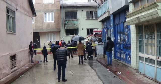 3 katlı apartman alevlere teslim oldu