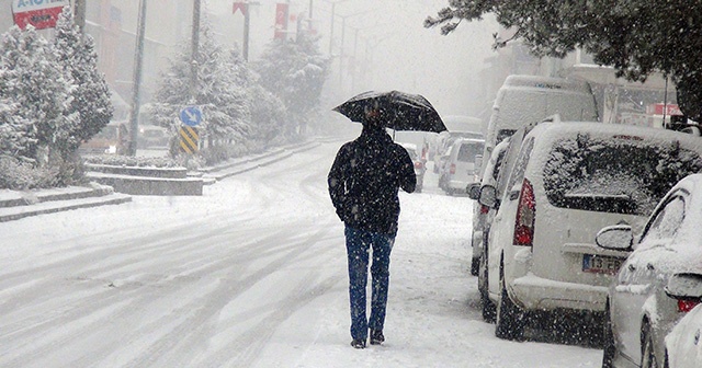 Ahlat’ta yoğun kar yağışı