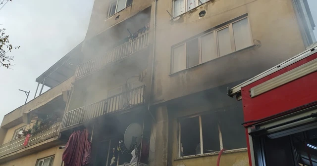 Alevler içinde kalan 3'ü çocuk 10 kişi kurtarıldı