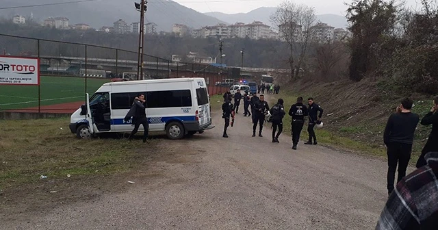 Amatör lig maçında taraftarlar birbirine girdi