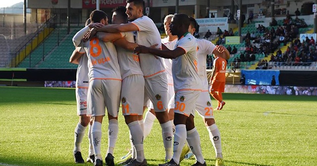 Aytemiz Alanyaspor kupada çok farklı