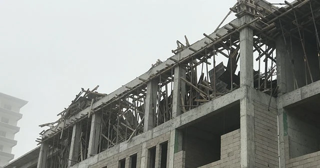 Başkent'te ilkokul inşaatında göçük