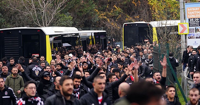 Beşiktaş taraftarları stada geldi