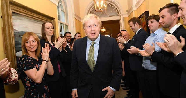 Boris Johnson, Kraliçe’den izni aldı