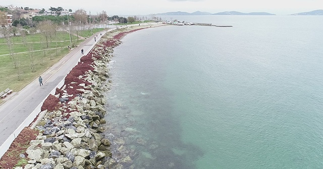 Caddebostan Sahili kızıla büründü