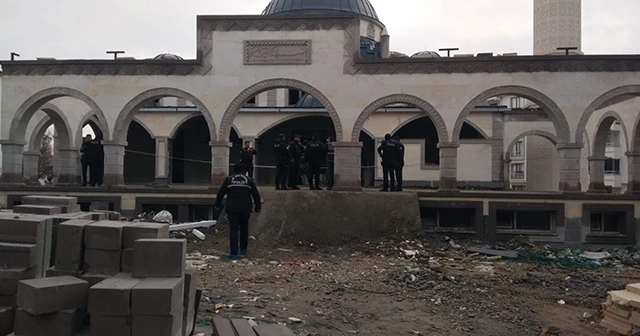 Cami inşaatında kimliği belirsiz cansız beden bulundu