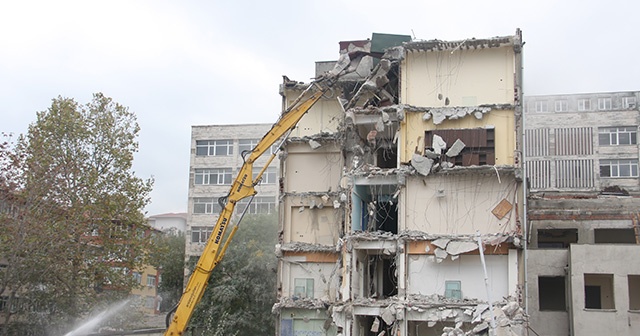 Çapa Diş Hekimliği Fakültesi&#039;nde yıkım çalışmaları başladı