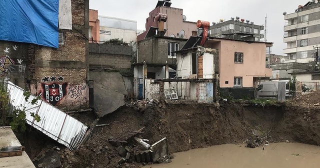 Çevre ve Şehircilik Bakanı Kurum: 'Adana'da 1 yıkık, 2 ağır hasarlı, 9 hafif hasarlı bina tespiti yapıldı'