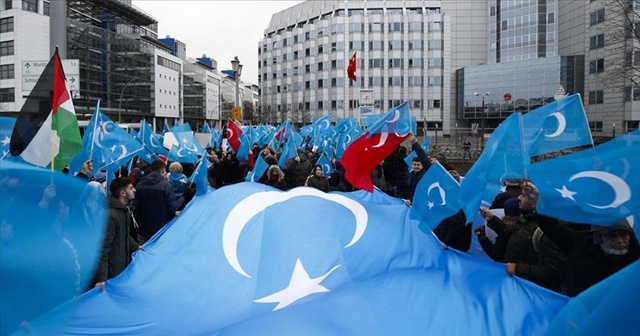 Çin'in Uygurlara yönelik baskı politikaları Berlin'de protesto edildi