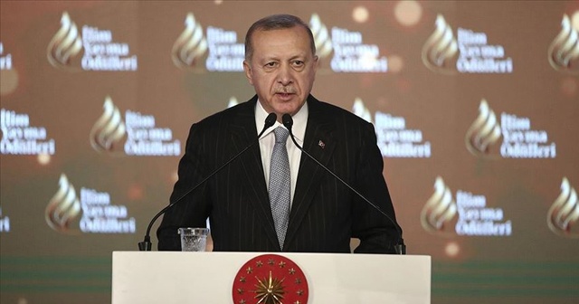 Cumhurbaşkanı Erdoğan&#039;dan Batı&#039;ya uyarı: Bu yükü tek başımıza taşımayacağız