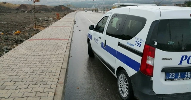 Dini nikahlı eşini defalarca bıçakladıktan sonra yol kenarına atıp kaçtı