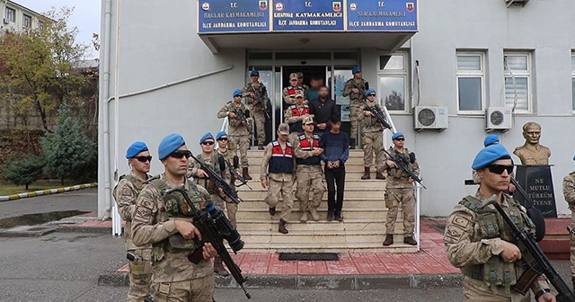 Diyarbakır&#039;da terör örgütü PKK&#039;ya eleman temin edip finans desteği sunan 17 şüpheli yakalandı